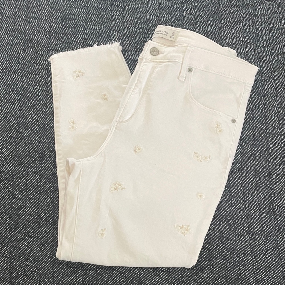 Abercrombie & Fitch White Cropped Jeans with Flower Embroidery - Picture 6 of 7